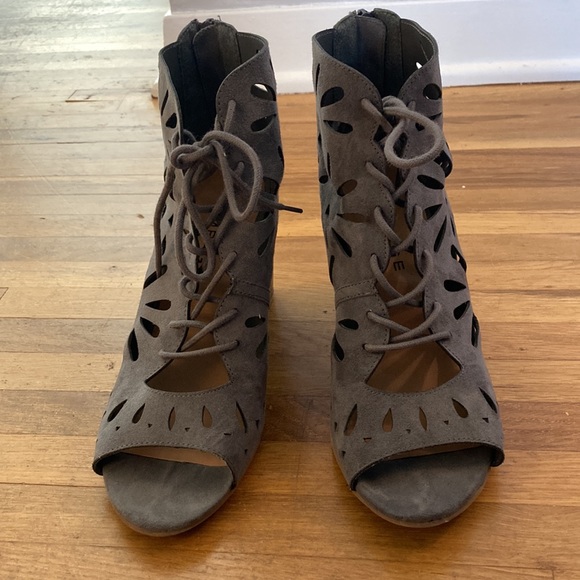 *last chance!!* Rampage | Women’s suede grey lace-up heels - Picture 3 of 16
